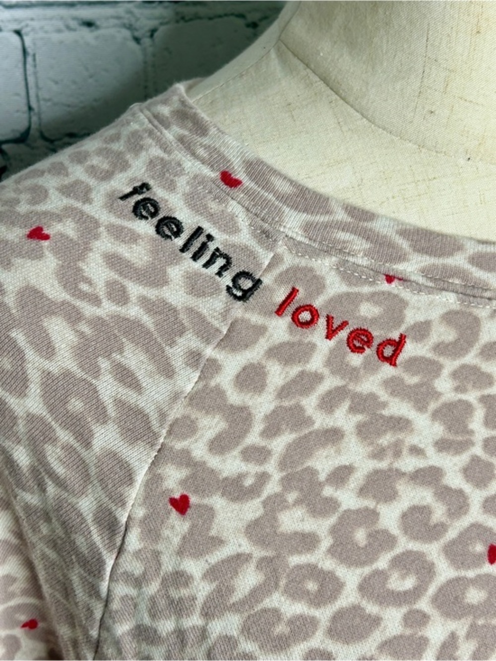 Women's Leopard Print Sweatshirt Small Hearts Feeling Loved Pullover Cozy Top - Picture 2 of 8